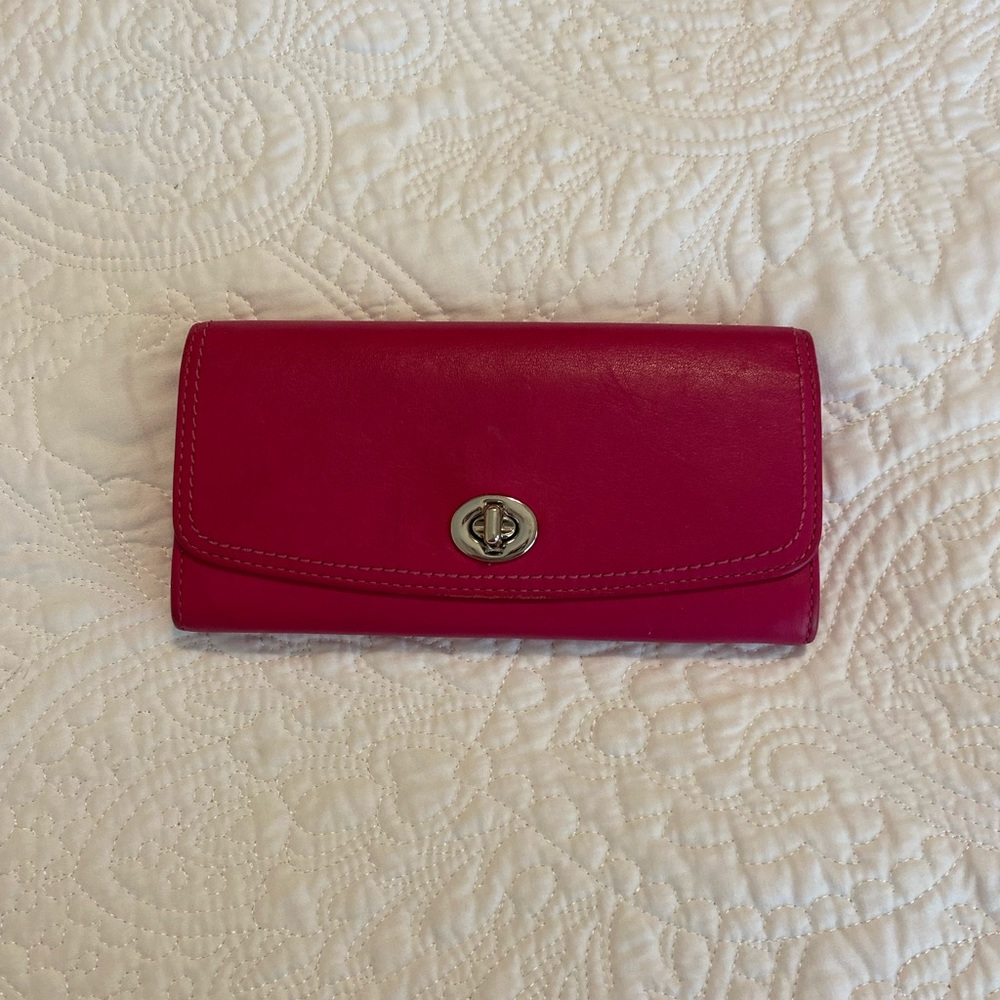Coach wallet. 100% leather.